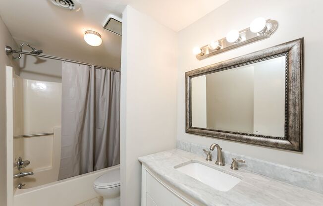 3 beds, 2 baths, $2,450, Unit Unit 122