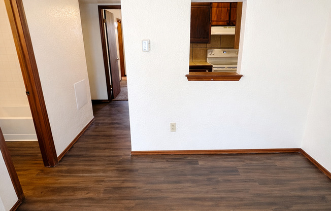 1 bed, 1 bath, 550 sqft, $795, Unit 8A