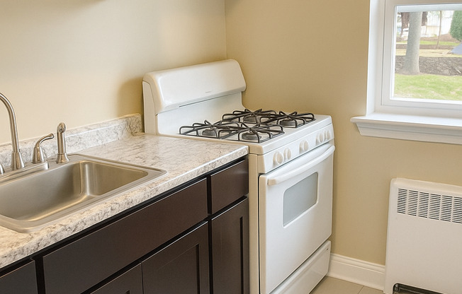 2 beds, 1 bath, 750 sqft, $2,095, Unit D-05