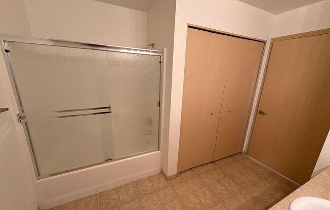 2 beds, 2 baths, 1,018 sqft, $1,450, Unit 354-3013
