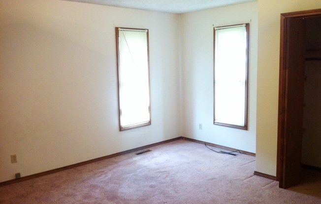 3 beds, 2 baths, $1,500