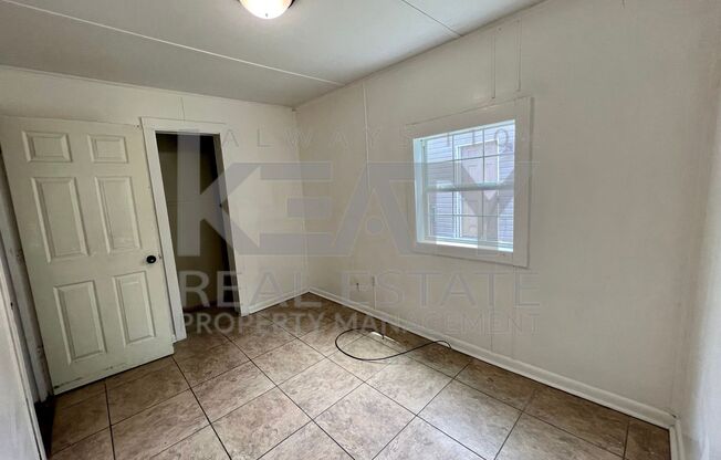 3 beds, 1 bath, $750