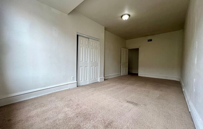 Fantastic Oakland 3BR! 2 FULL Bathrooms / Central A/C! Call Today!!