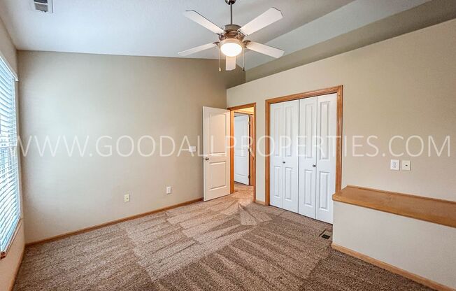 $500 off the first months rent!! 2 Bedroom, 2.5 Bath Townhome in Urbandale