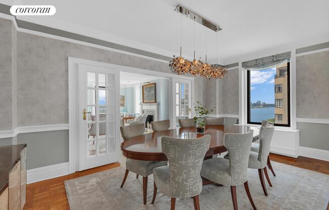 137 RIVERSIDE DR