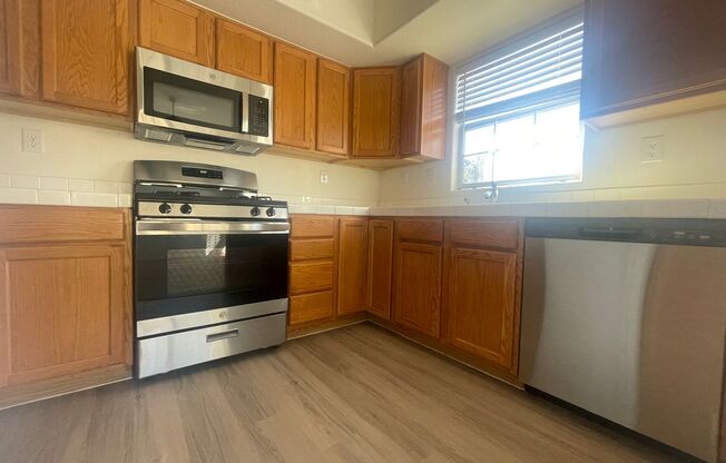 Second-Level Henderson Condo with Courtyard and Private Balcony