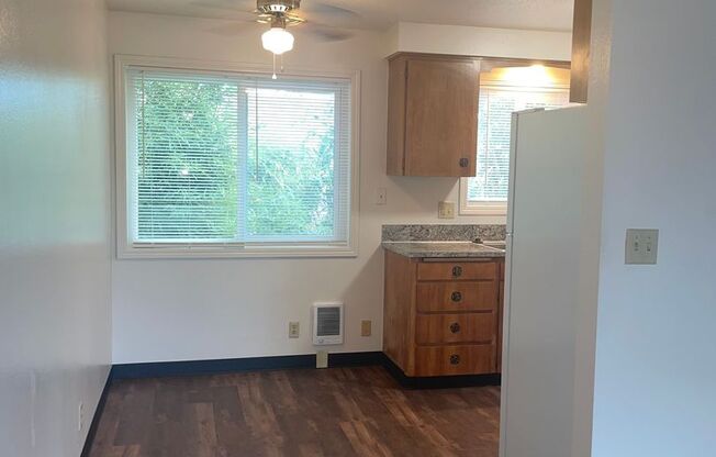 1 bed, 1 bath, 650 sqft, $1,050, Unit 1297