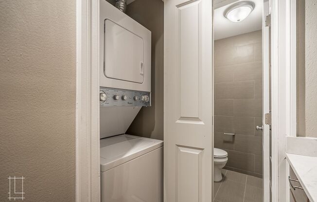 Studio, 1 bath, $865, Unit 866 N. High St. Apt. 8