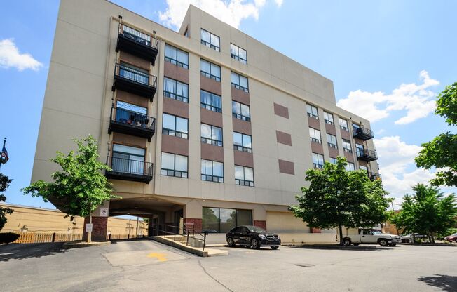 2 beds, 2 baths, 900 sqft, $2,550, Unit 406