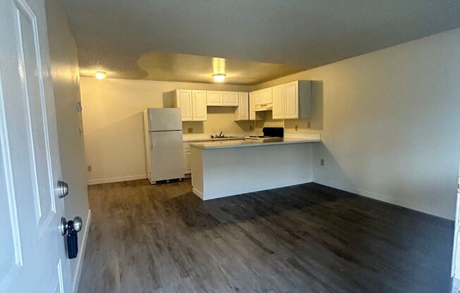 1 bed, 1 bath, 576 sqft, $1,195, Unit 5