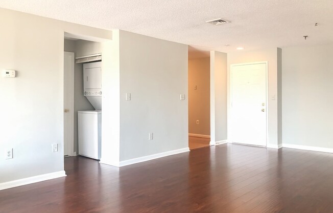 2 beds, 2 baths, 1,206 sqft, $3,300, Unit 203