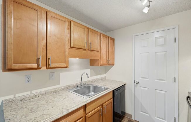1 bed, 1 bath, 596 sqft, $1,550, Unit 84