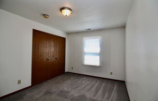 3 beds, 2 baths, $1,350, Unit Unit - 4