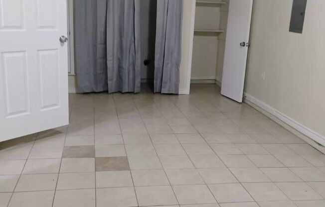 Beautiful 3 Bedroom 2 Bathroom in Garland!