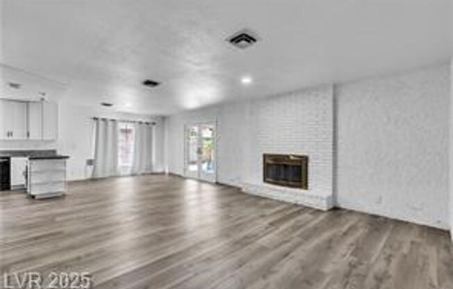 Spacious Single Story Home Near Sahara/Eastern