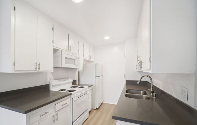 1 bed, 1 bath, 700 sqft, $1,998, Unit 53