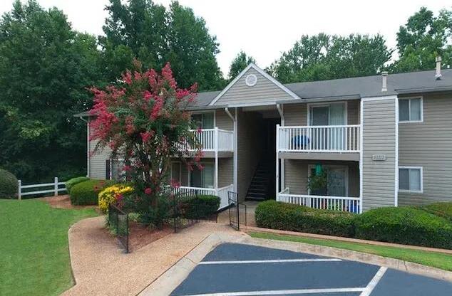 Building Exterior at Spalding Vue, Georgia
