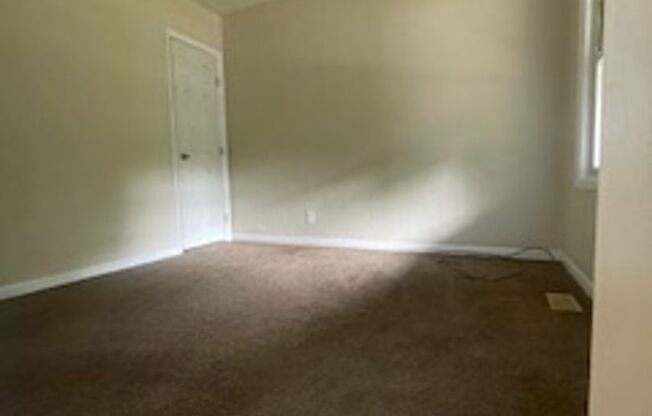 2 beds, 1 bath, $1,300