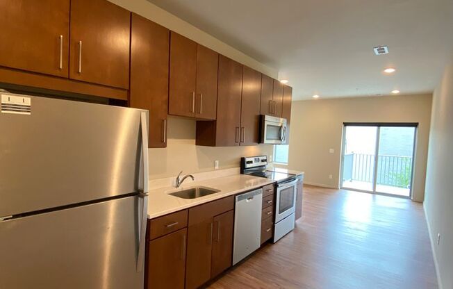 1 bed, 1 bath, 718 sqft, $1,200, Unit 155