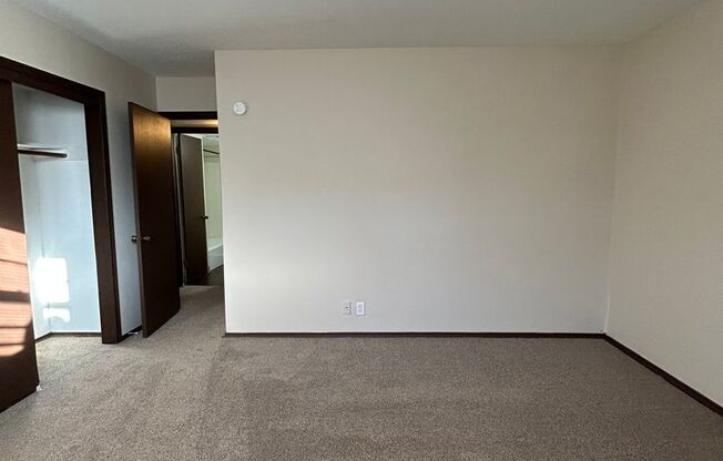 2 beds, 1 bath, 1,000 sqft, $960, Unit #2