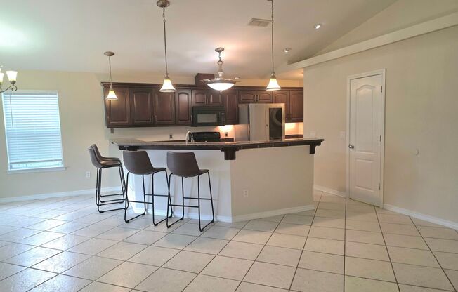 3/2 Cul-de-Sac Home with Huge Fenced Yard & Spacious Kitchen