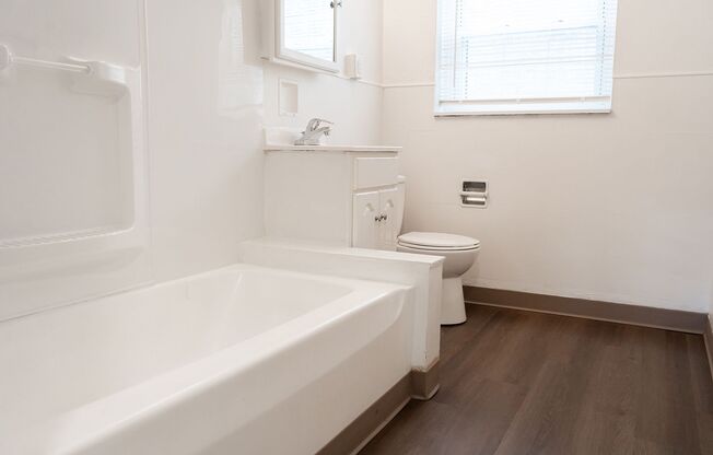 2 beds, 1 bath, 850 sqft, $995, Unit K135