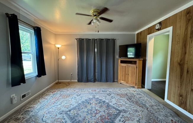 Charming 2 Bed 1.5 Bath Single Family Home With Spacious Yard In Manassas