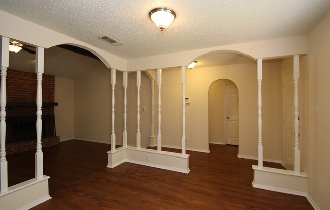 ***MOVE IN SPECIALS $250 OFF FIRST MONTH'S RENT*** Remodeled South Austin gem with NO CARPET!