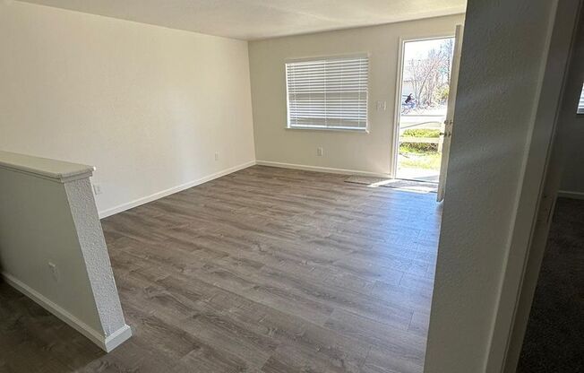 860 E 5 ST
