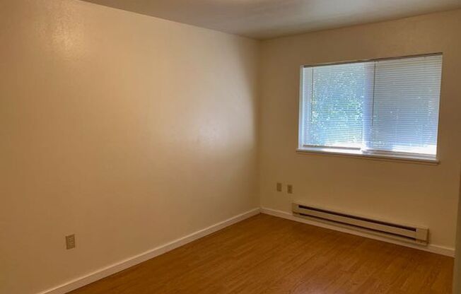 2 beds, 1.5 baths, $1,575, Unit 842/A/A