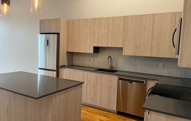 1 bed, 1.5 baths, 923 sqft, $2,100, Unit 1327