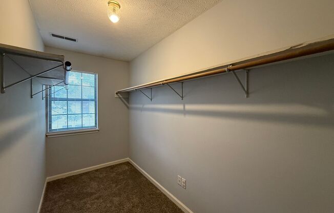 3 beds, 1.5 baths, $1,075, Unit Apt 32