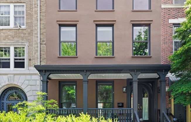 435 CLINTON AVE