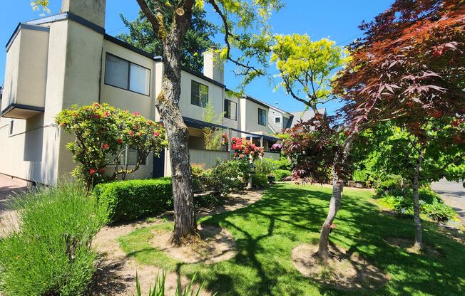 Beautifully Renovated 3 Bedroom Condo in the Heart of Lake Oswego