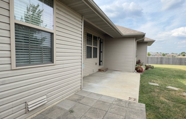 4 beds, 2 baths, $1,885