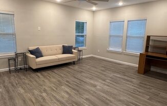 2806 ROSEWOOD ST