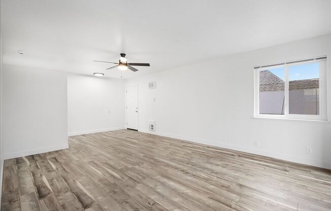 2 beds, 1 bath, $2,800, Unit 1182 Park Ave #E