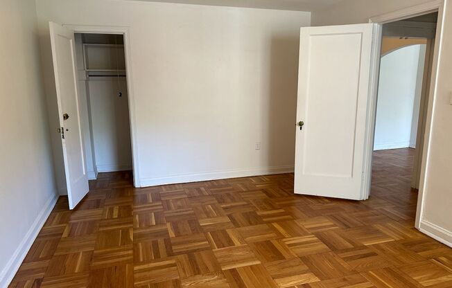 1 bed, 1 bath, 803 sqft, $1,510, Unit Royal York 304