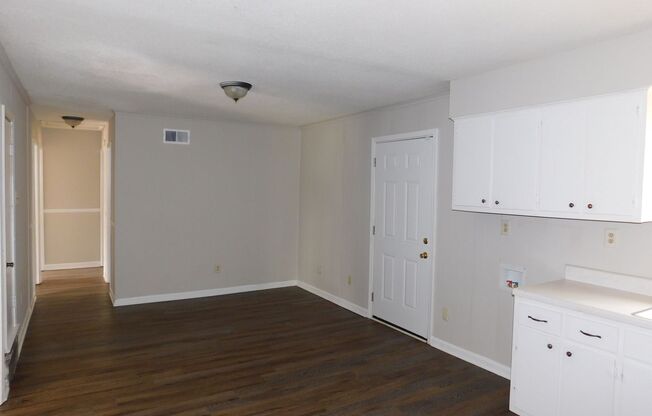 3 beds, 1 bath, $1,250