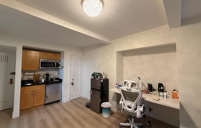 Studio, 1 bath, $2,700, Unit 207