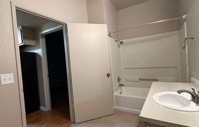 1 bed, 1 bath, $1,575, Unit 119