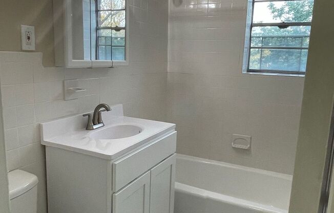 1 bed, 1 bath, 759 sqft, $1,995, Unit 3J