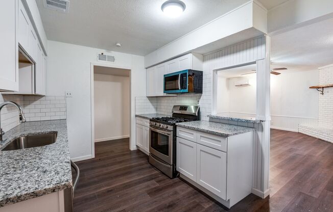 3 beds, 2 baths, $1,550, Unit UNIT # 1