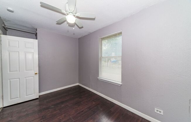 3 beds, 1 bath, $950, Unit 510-b