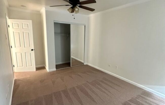 2 beds, 1 bath, 918 sqft, $2,870