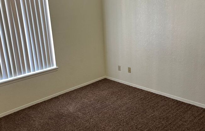2 beds, 2 baths, 957 sqft, $1,015, Unit 08