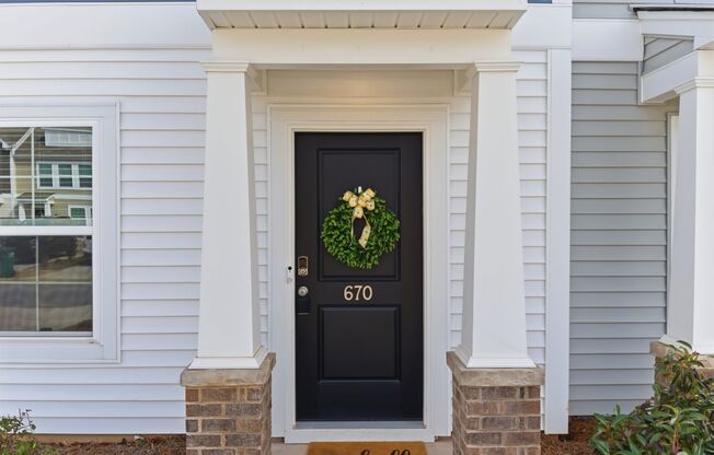 Beautiful 3 Bedroom 2.5 Bath Townhome in East Main Meadows