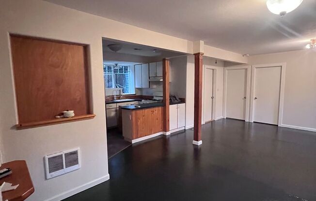 3 beds, 1 bath, $2,000, Unit 1084 West 2nd Street