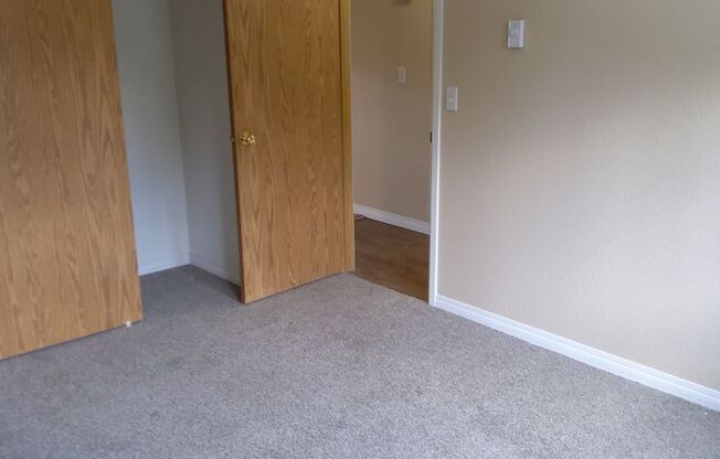2 beds, 1 bath, 750 sqft, $1,375, Unit Bluff-6