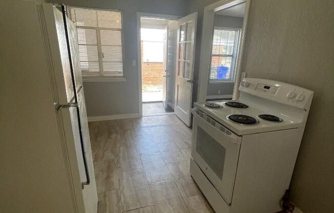 1 Bed 1 Bath Duplex For Lease NOW!